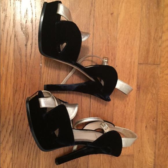 Fendi Navy Velvet & Gold Logo Leather Heels 7.5/38 - Picture 4 of 7